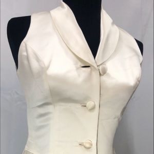 Andrea Jovine offwhite satin fitted vest size 6